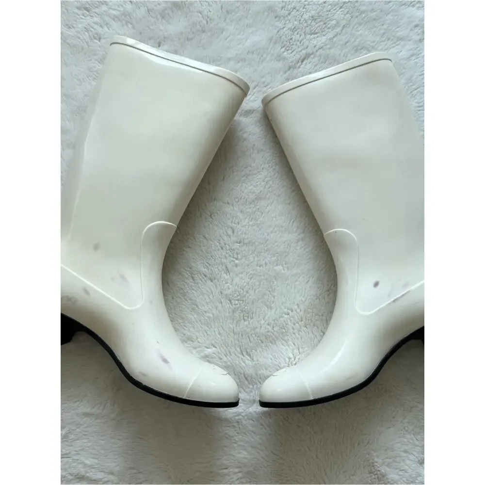 CHANEL Camellia Rain Boots White size 40 EU Authentic